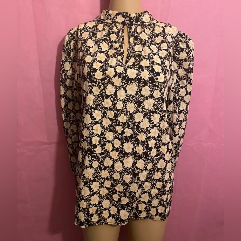 WHO WHAT WEAR Women's Key Hole Neck, Long Sleeve Blouse, Size L